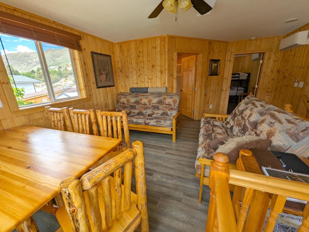 Yellowstone'S Treasure Cabins Gardiner Exterior photo
