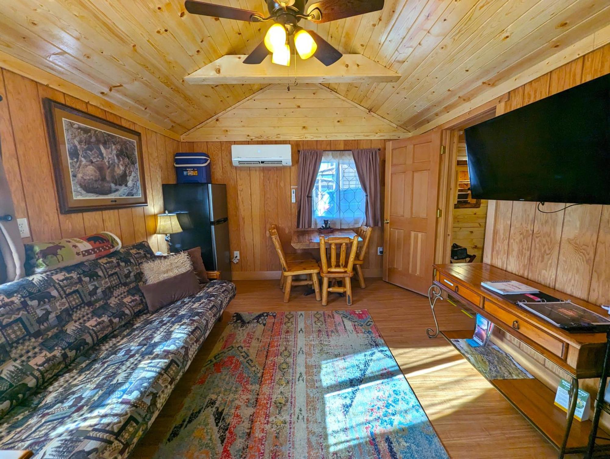 Yellowstone'S Treasure Cabins Gardiner Exterior photo